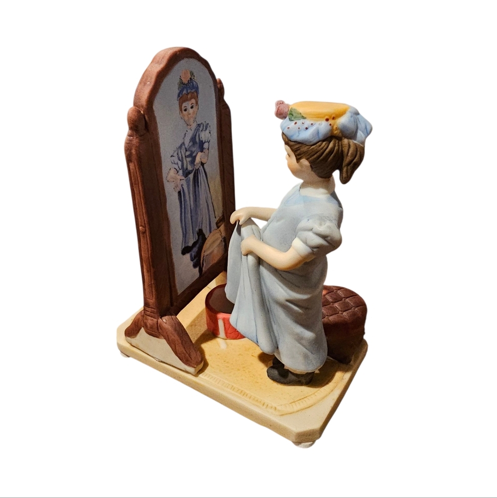 Norman Rockwell Vintage Porcelain Figurine Museum Collections 'Almost Grown Up'